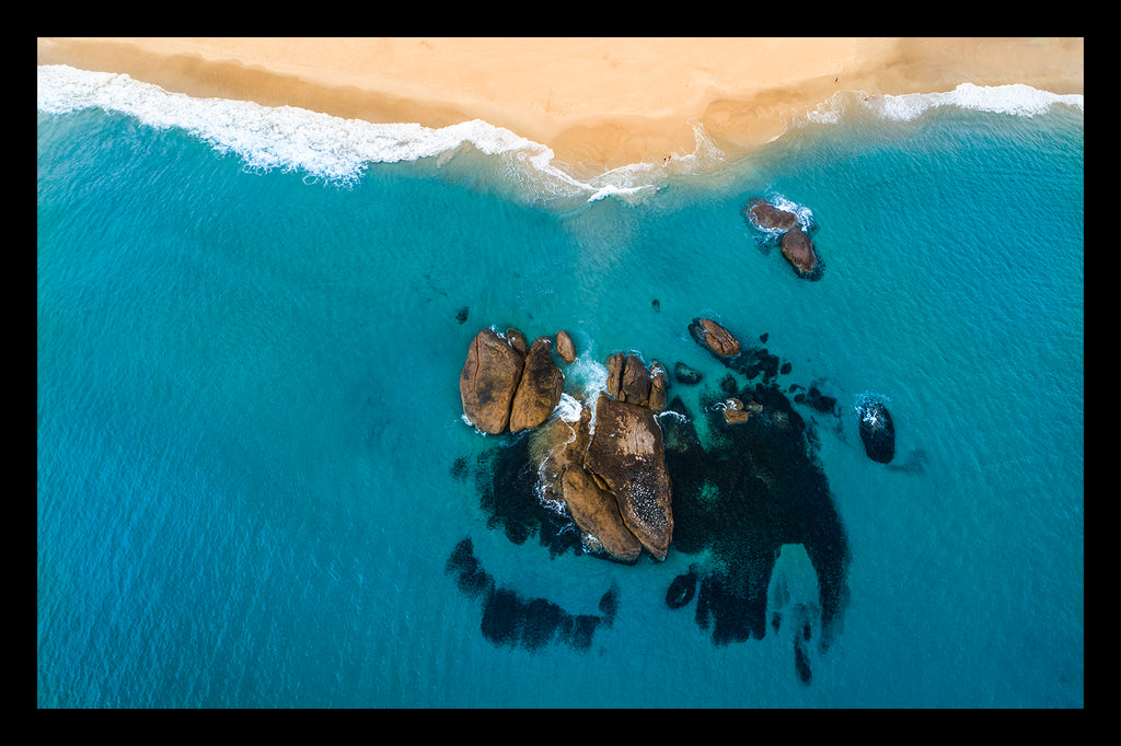 BOULDERS ON MAIN BEACH