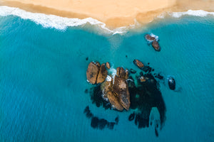 BOULDERS ON MAIN BEACH